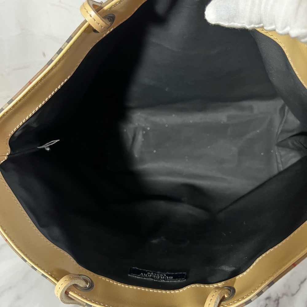 GUC Burberry Small Nova Check Tote - Picture 6 of 9